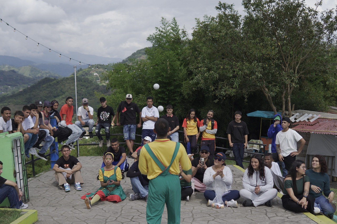 Jóvenes en actividad deportiva